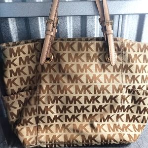 Michael Kors Signature